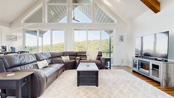 Fernseher, Kamin, DVD-Player, Tischfußball