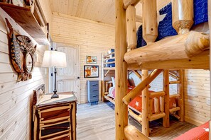 3 slaapkamers, een strijkplank/strijkijzer, wifi, beddengoed