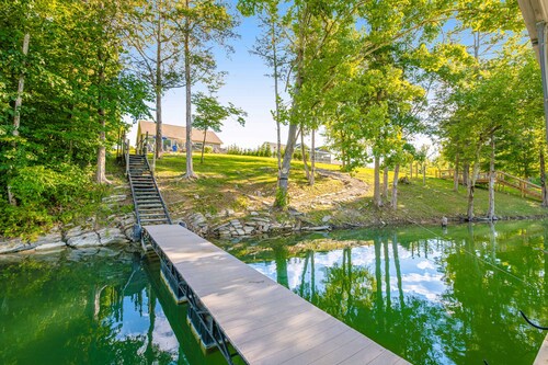Spacious Norris Lakefront Retreat・Firepit・Hot Tub