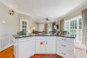 Interior - Lake Norris Luxury Home | Dock・Game Room・Fire Pit (LaFollette)