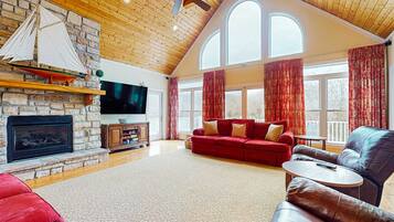 Fernseher, Kamin, DVD-Player, Arbeitsbereiche