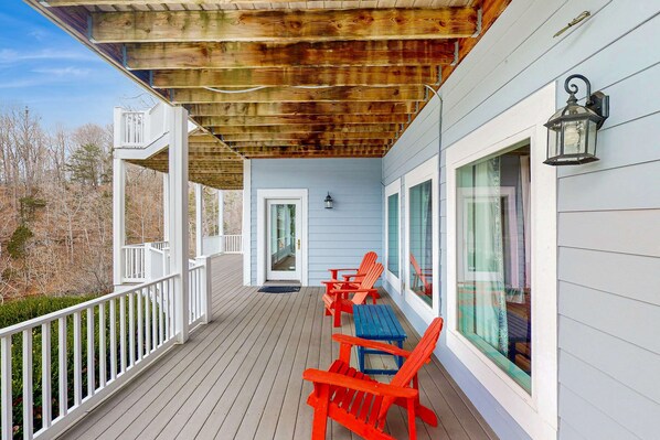 Terrace/patio - Lake Norris Luxury Home | Dock・Game Room・Fire Pit (LaFollette)