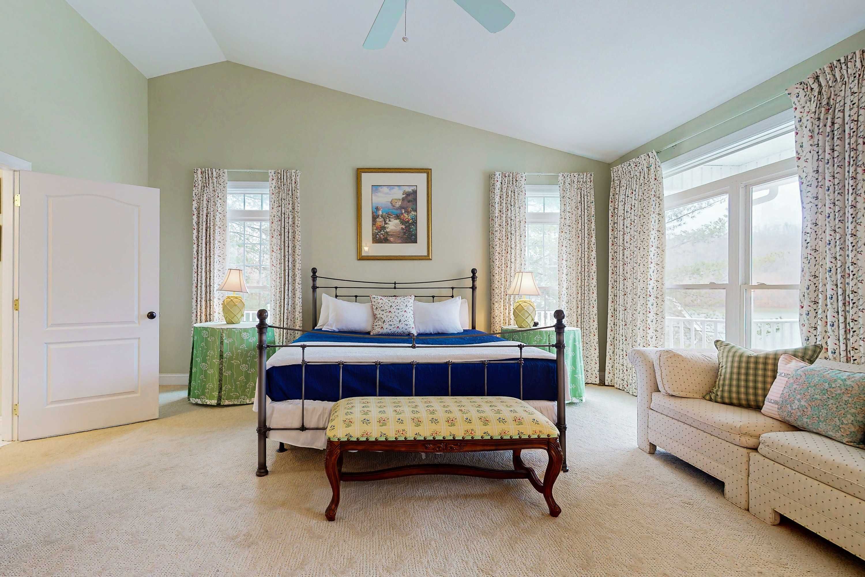 Desk, iron/ironing board, internet, bed sheets