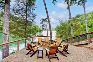 Terrace/patio - Lakefront Escape, Sleeps 10, Private Dock, Hot Tub (Maynardville)
