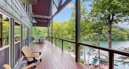 Lakefront Escape, Sleeps 10ă»Private Dockă»Hot Tub