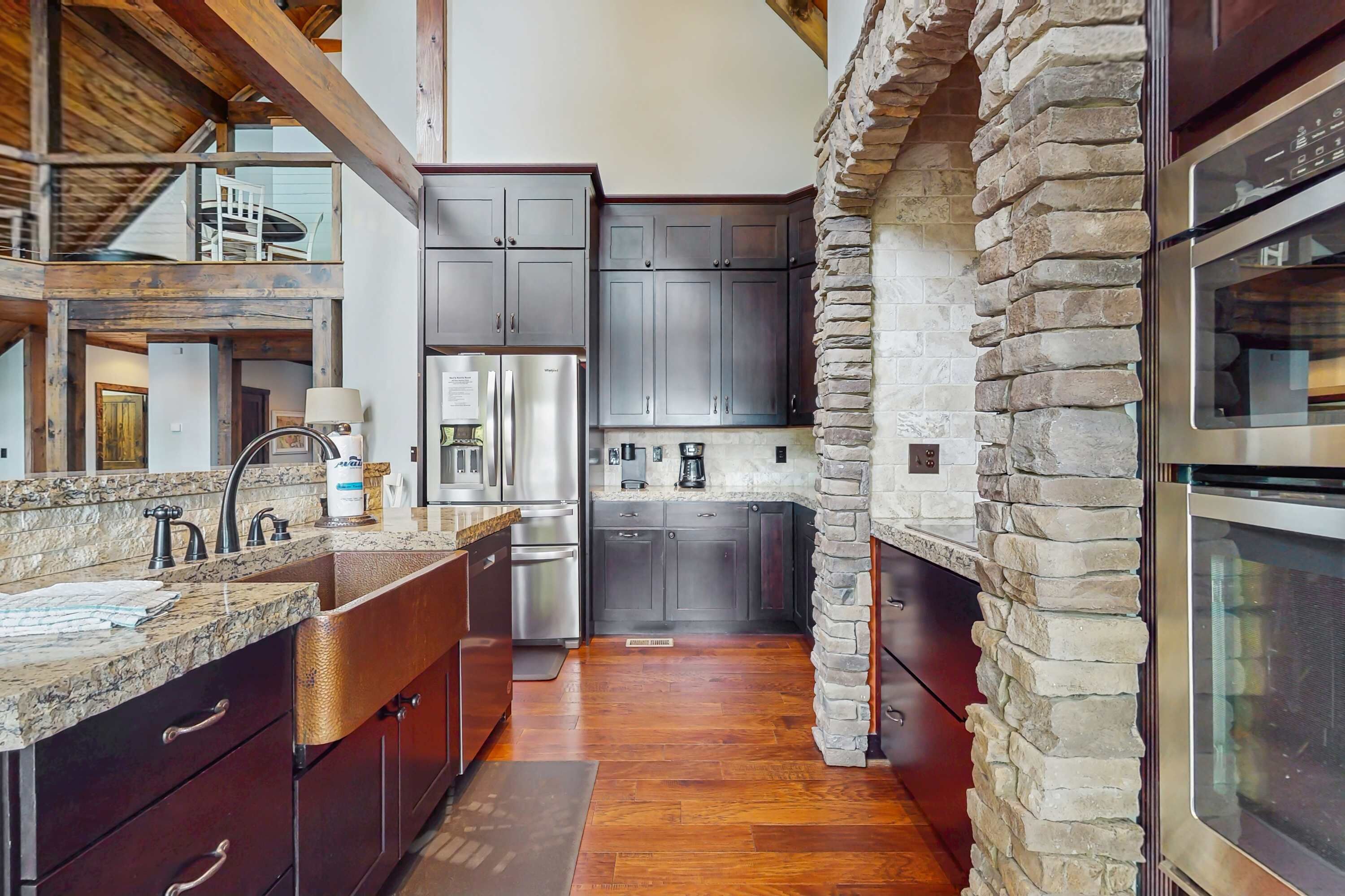 冰箱、微波炉、烤箱、炉灶