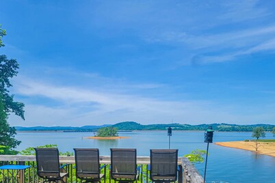 Lakefront Home, Sleeps 10・Amazing Views・Dock