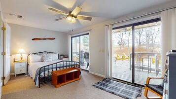 Tabla de planchar con plancha, wifi y ropa de cama