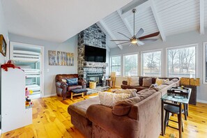 تلفزيون، مشغل دي في دي، مكتب