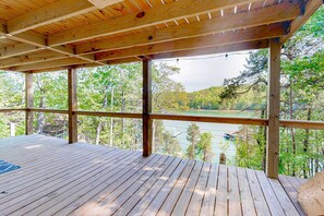 Terrace/patio - Dog Welcome Waterfront Home, Sleeps 12, Firepit (LaFollette)