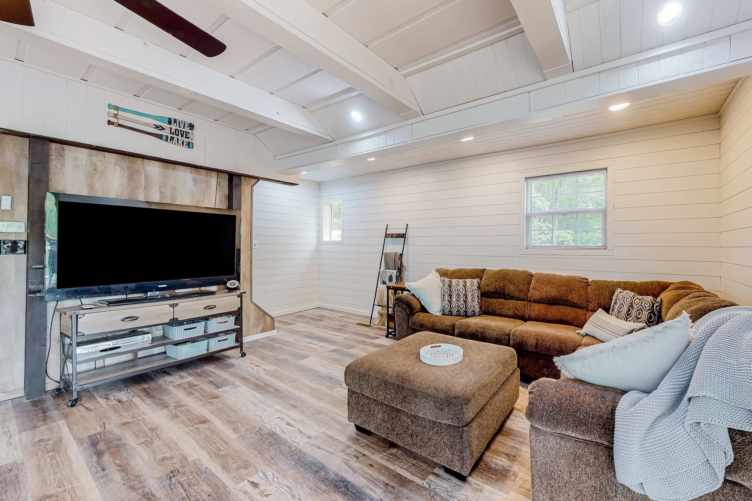 TV, DVD-spiller og kontorer