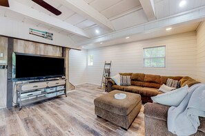 TV, DVD player, offices