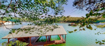 Dog-Friendly Waterfront Home | Firepit・Grill・Deck