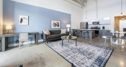 Landing | Incredible 2BD, Pool, Gym