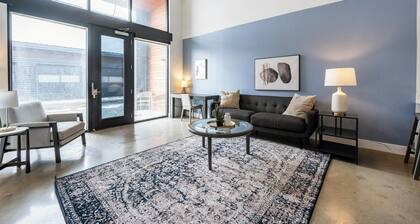 Landing | Stunning 2BD, Pool, Gym