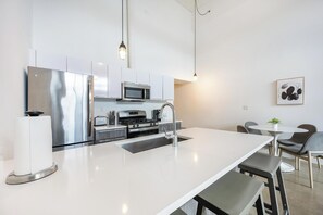 Fridge, dining tables - Landing | Stunning 2BD, Gym, Pool (Royal Oak)