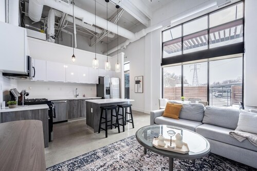 Landing | Modern 1BD, Gym, Pool