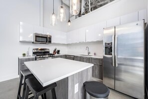 Fridge, dining tables - Landing | Amazing 1BD, Gym, Pool (Royal Oak)