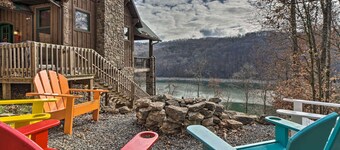 Lakefront Cabin, Sleeps 16・Dock・Fire Pit・Hot Tub