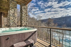 Outdoor spa tub - Lakefront Cabin, Sleeps 16, Dock, FirePit, Hot Tub (New Tazewell)