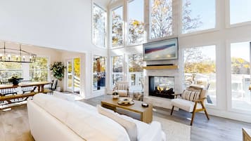 电视、壁炉、办公室