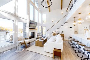 电视、壁炉、办公室