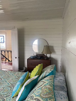 Room - Salt box on Brinson’s (Winterton)