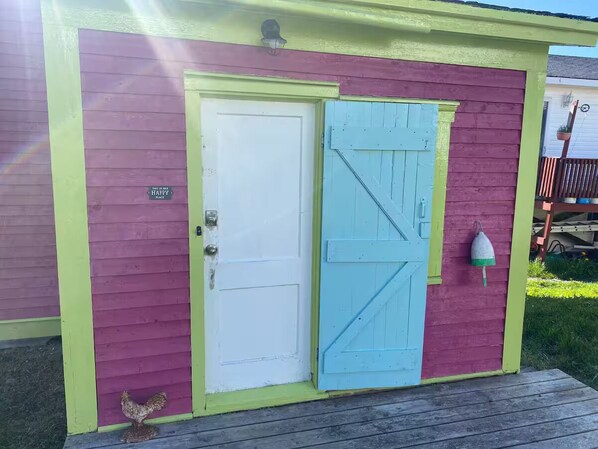 Exterior detail - Salt box on Brinson’s (Winterton)