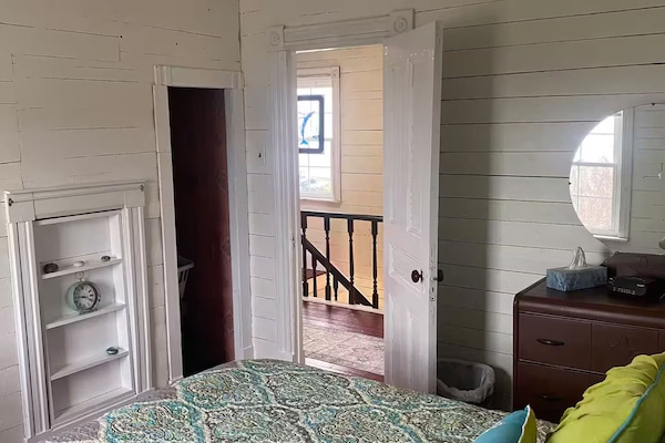 3 soverom, strykejern/-brett, wi-fi og sengetøy