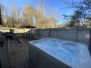 Terrace/patio - Near Dollywood Cabin Escape・Hot Tub・Fireplace・Deck (Gatlinburg)