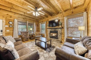 TV, fireplace, DVD player, offices - Family Cabin W Mtn View, Near Downtown, Theater (Pigeon Forge)