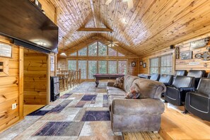 TV, fireplace, DVD player, offices - Family Cabin W Mtn View, Near Downtown, Theater (Pigeon Forge)