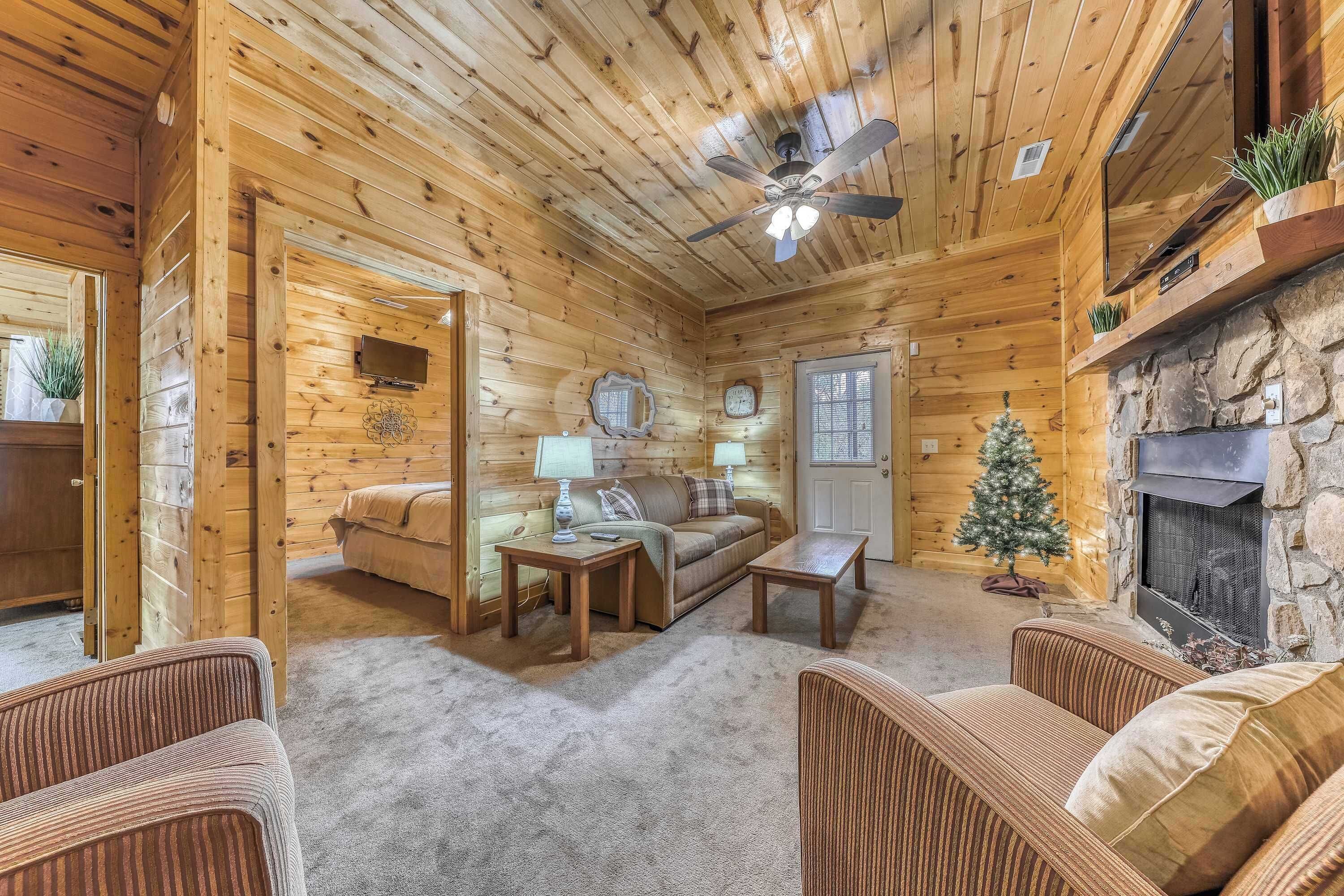 テレビ、暖炉、DVD プレーヤー、書斎 / ワークスペース