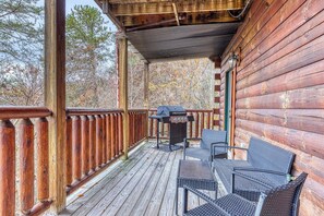 Property grounds - Family Cabin W Mtn View, Near Downtown, Theater (Pigeon Forge)