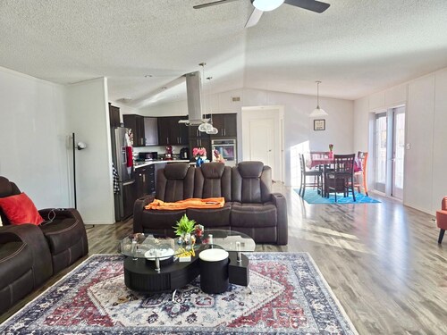 Cozy 3BR Getaway close to Airport, Lake & Trails