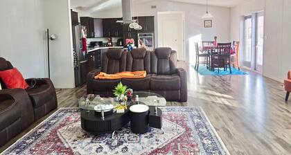 Cozy 3BR Getaway close to Airport, Lake & Trails