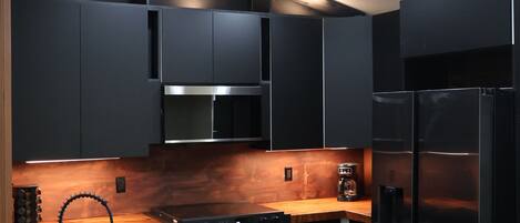 冰箱、微波炉、烤箱、炉灶