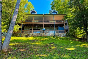 Exterior - Lakefront cabin with two-level dock, sun deck and internet (LaFollette)
