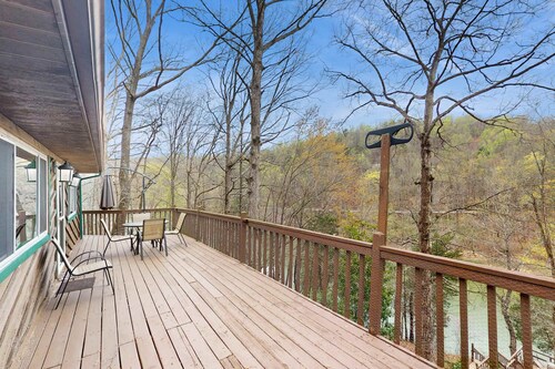 Serene Lake Home, Sleep 7・Grill・Games・Dog Friendly