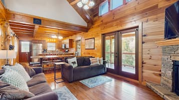 电视、壁炉、DVD 播放器、桌上足球