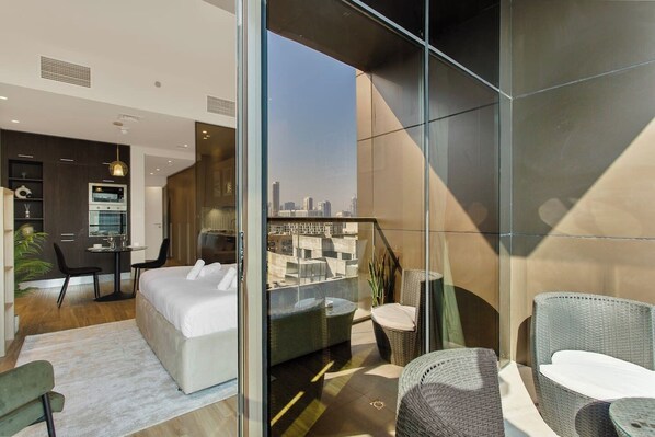 Desk, iron/ironing board, travel cot, WiFi - Upscale Studio in Park View JVC (Dubai)