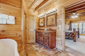 Tabla de planchar con plancha, wifi y ropa de cama 