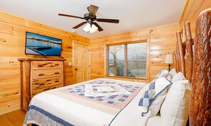 3 bedrooms, Internet, bed sheets - Luxe Mtn View Cabin, Sleeps 10, Hot Tub, Game Room (Gatlinburg)