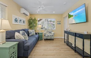 TV - Casa Bella B - Steps to Sand (Fort Myers Beach)