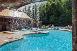 Pool - Spacious Log Cabin・Hot Tub・Screened Porch・Games (Gatlinburg)