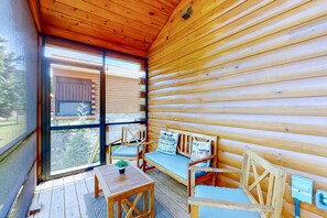 Interior - Spacious Log Cabin・Hot Tub・Screened Porch・Games (Gatlinburg)