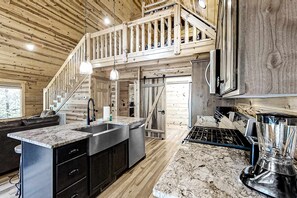Fridge, microwave, oven, stovetop - Family-Friendly Smoky Mtn Retreat・Hot Tub・Views (Gatlinburg)