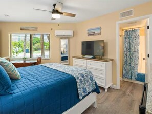 Iron/ironing board, free WiFi, bed sheets - Casa Bella D - Steps to Sand (Fort Myers Beach)