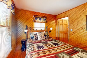 3 bedrooms, iron/ironing board, WiFi, bed sheets - River View Retreat Near Downtown・Trail・River View (Gatlinburg)