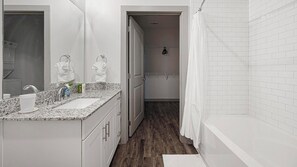Bathroom - Landing | Spectacular 2BD, Pool, Gym (Nashville)